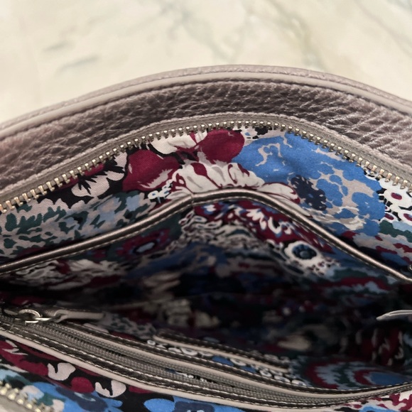 Vera Bradley rare leather crossbody quilted in Caspian Sea design bag/pu… - Picture 5 of 7